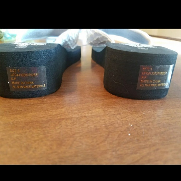 🚫SOLD🚫SOLD 🚫Woman's black with white sandals - Picture 4 of 4